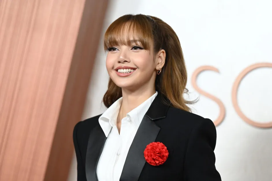 LISA, 새 솔로 앨범 작업 중…“쌍둥이 자매 같아졌다”는 BLACKPINK 멤버는?