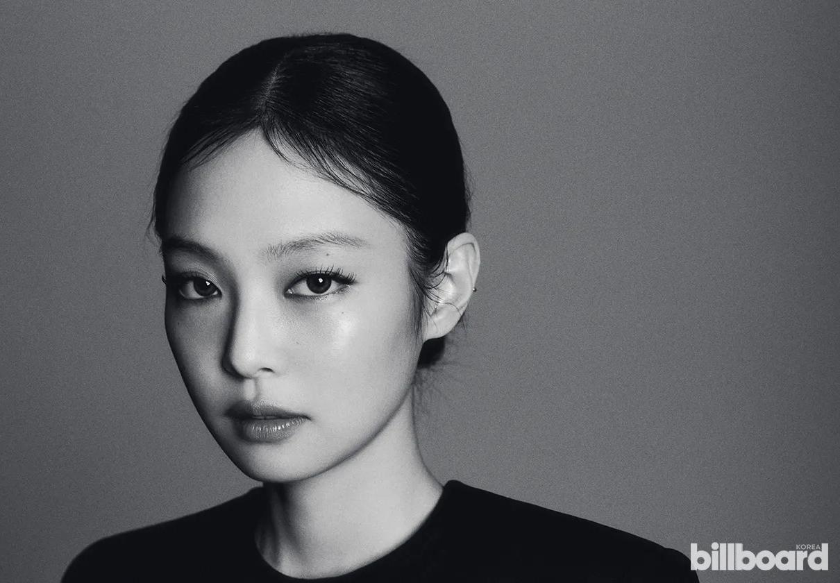 제니, “우린 서로 떨어져 있지만, 여전히 함께예요”