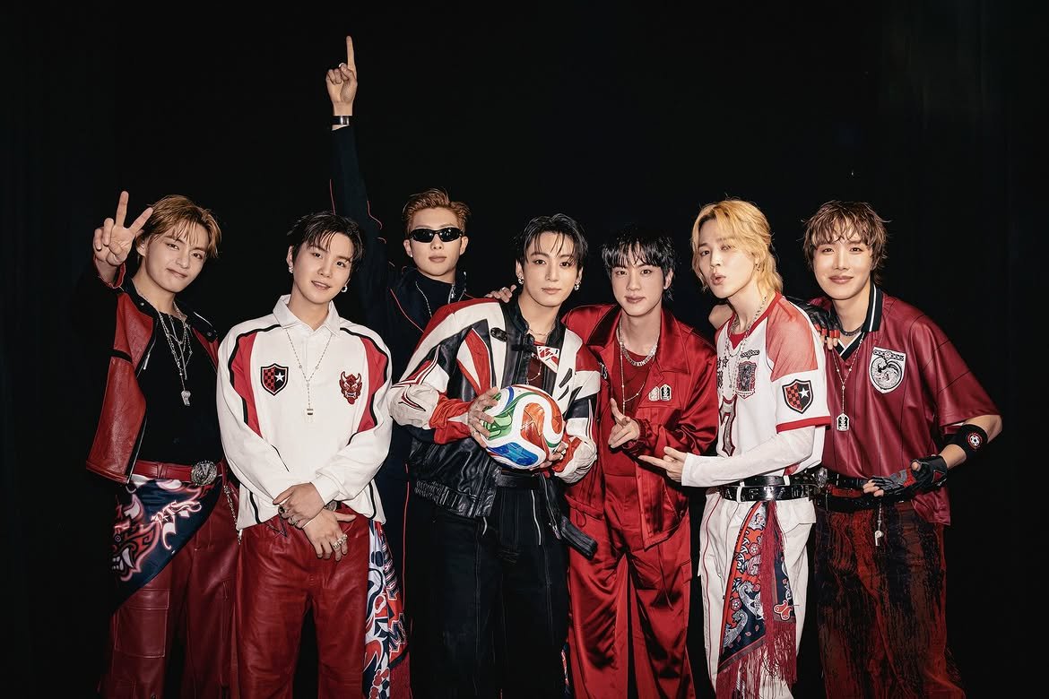 BTS 의상 30만 달러·저스틴비버 신발 3만 달러… 크리스티 '원 골' 경매 수익, FIFA 교육 기금 기부